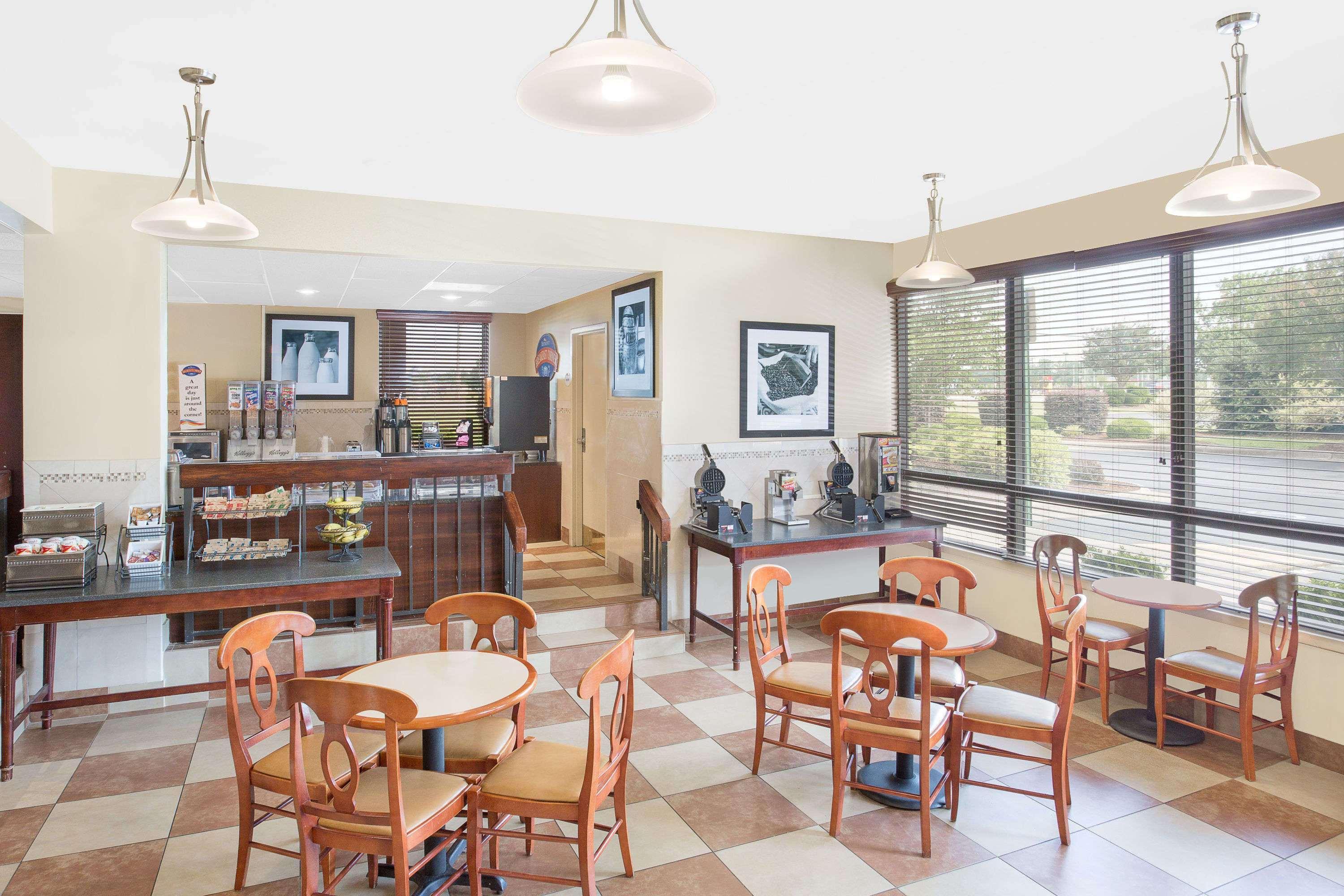 Baymont By Wyndham גרינוויל מראה חיצוני תמונה